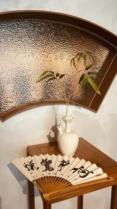 زيارة إلى معرض الخط والرسم في الفرع الشرقي لمتحف شنغهاي